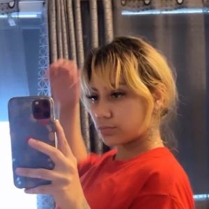 Meet your Posher, Rebeca